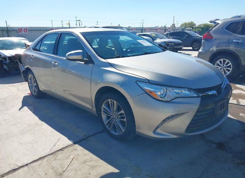 2016 Toyota Camry LE (VIN 4T4BF1FK5GR555519) main photo
