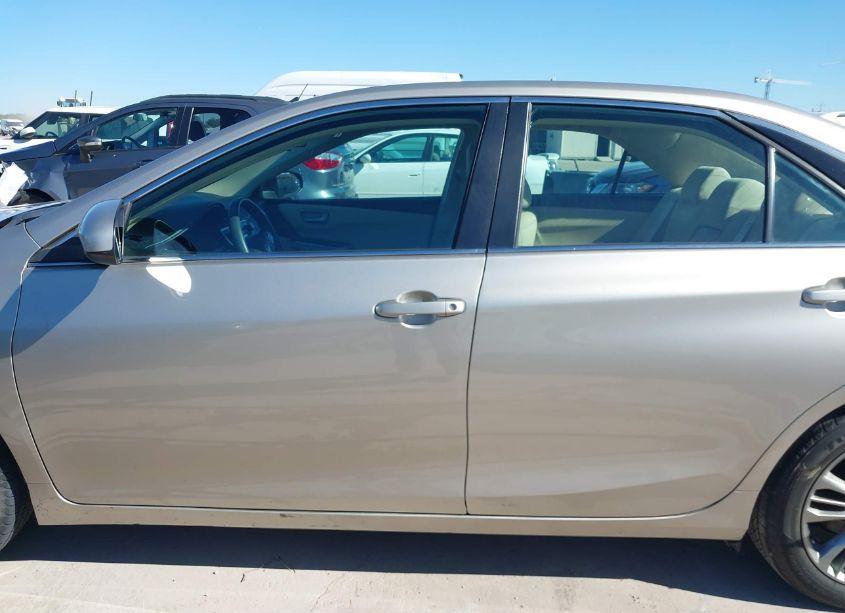 Photo 15 of 2016 Toyota Camry LE (VIN 4T4BF1FK5GR555519)