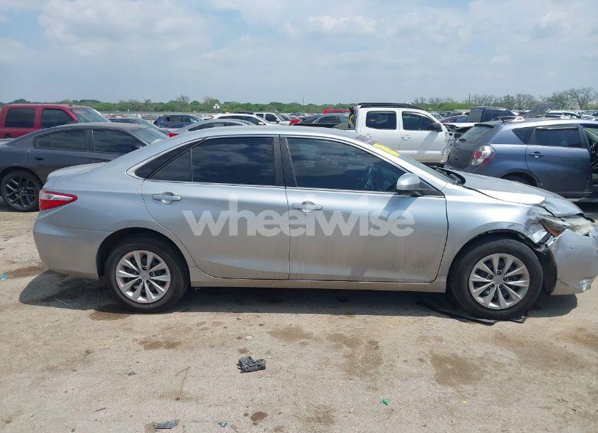 Photo 13 of 2016 Toyota Camry LE (VIN 4T4BF1FK5GR570991)