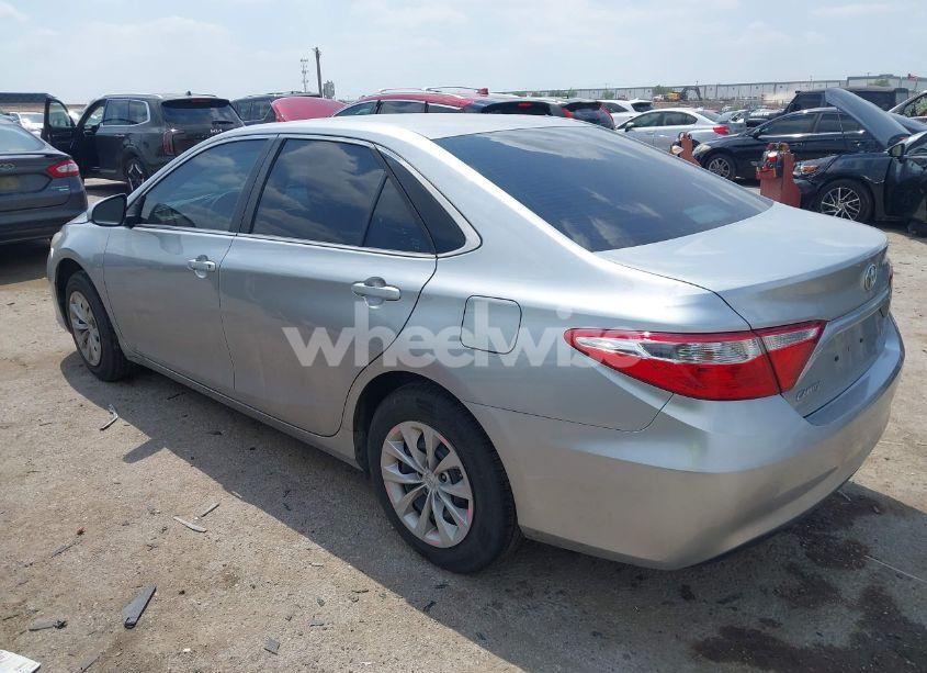 Photo 3 of 2016 Toyota Camry LE (VIN 4T4BF1FK5GR570991)