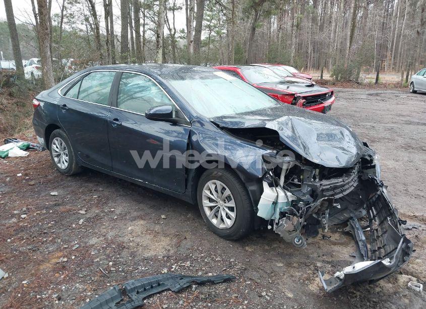 2016 Toyota Camry LE (VIN 4T4BF1FK5GR571929) main photo
