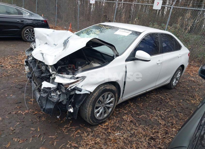 Photo 2 of 2016 Toyota Camry LE (VIN 4T4BF1FK5GR574264)