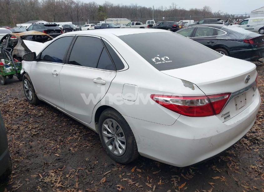 Photo 3 of 2016 Toyota Camry LE (VIN 4T4BF1FK5GR574264)