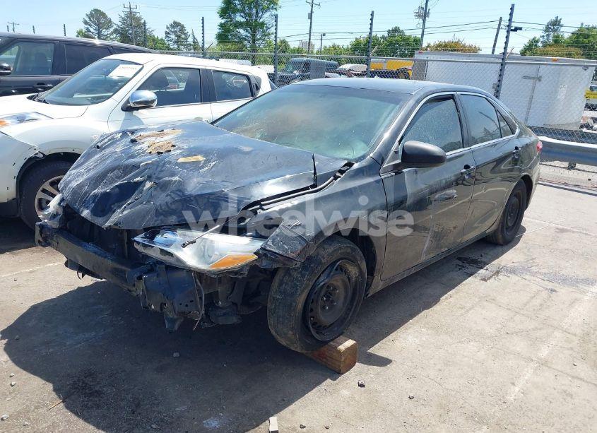 Photo 2 of 2016 Toyota Camry LE (VIN 4T4BF1FK5GR577939)