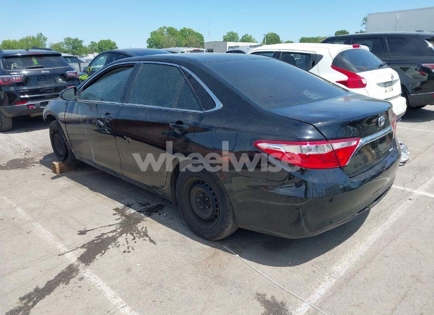 Photo 3 of 2016 Toyota Camry LE (VIN 4T4BF1FK5GR577939)
