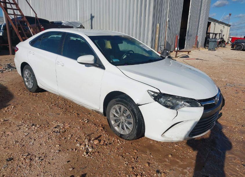 2016 Toyota Camry LE (VIN 4T4BF1FK5GR578119) main photo