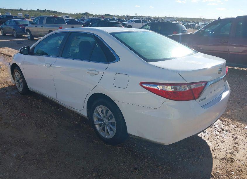 Photo 3 of 2016 Toyota Camry LE (VIN 4T4BF1FK5GR578119)