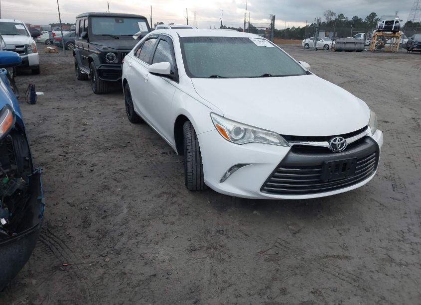 2016 Toyota Camry LE (VIN 4T4BF1FK5GR578539) main photo