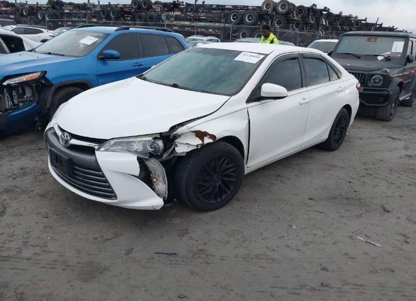 Photo 2 of 2016 Toyota Camry LE (VIN 4T4BF1FK5GR578539)