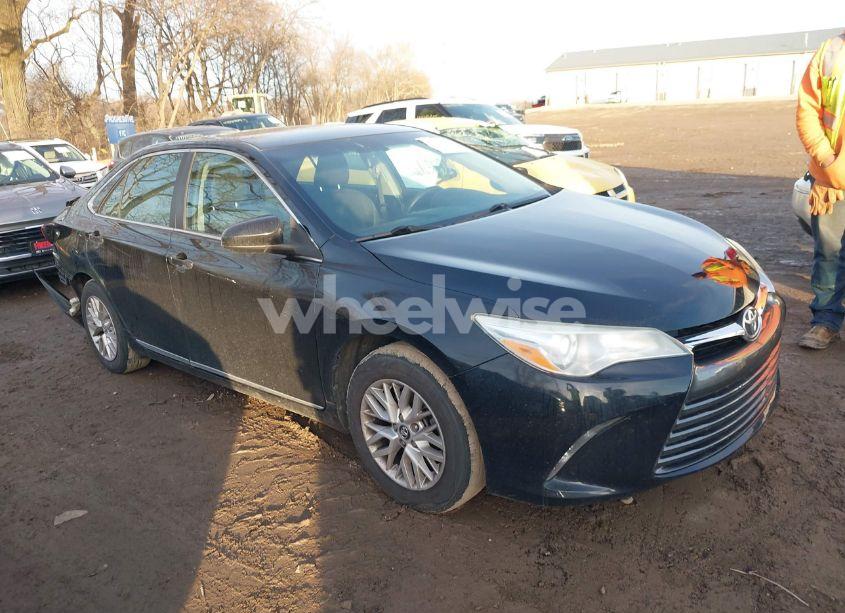 2016 Toyota Camry LE (VIN 4T4BF1FK5GR579688) main photo