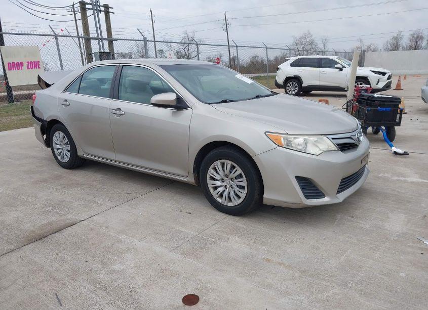 2013 Toyota Camry LE (VIN 4T4BF1FK6DR300244) main photo