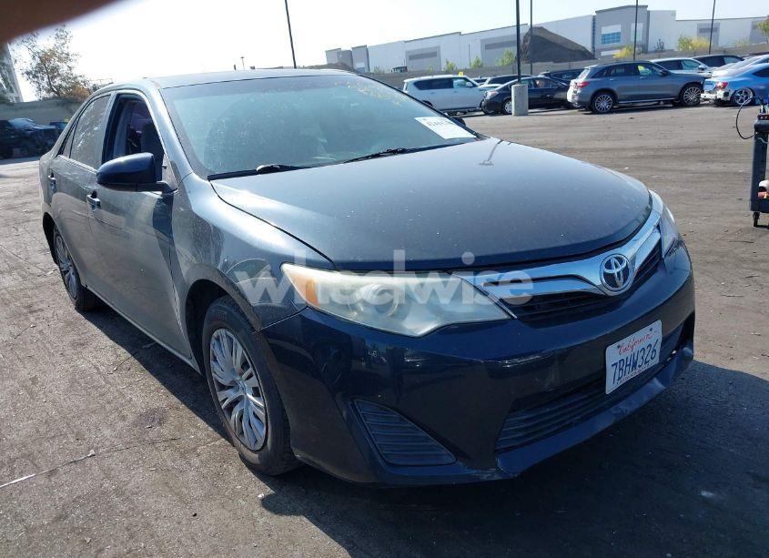 2013 Toyota Camry LE (VIN 4T4BF1FK6DR304259) main photo
