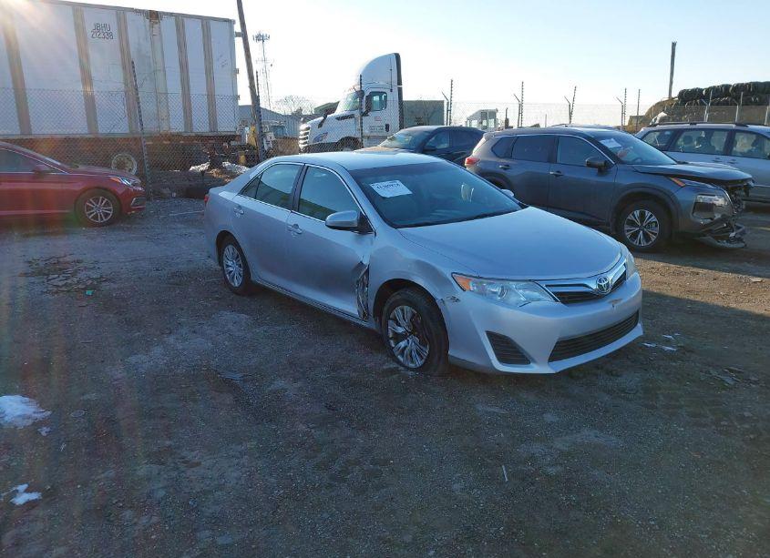 2013 Toyota Camry LE (VIN 4T4BF1FK6DR327296) main photo