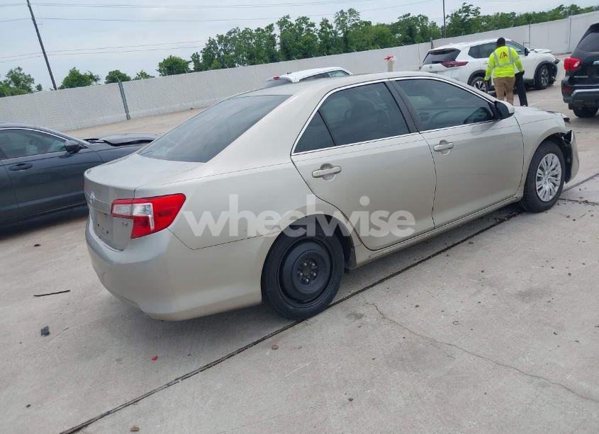 Photo 4 of 2014 Toyota Camry LE (VIN 4T4BF1FK6ER338946)