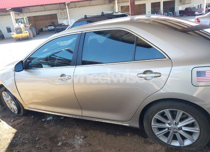 Photo 14 of 2014 Toyota Camry XLE (VIN 4T4BF1FK6ER340292)