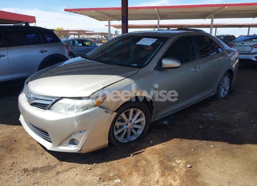 Photo 2 of 2014 Toyota Camry XLE (VIN 4T4BF1FK6ER340292)