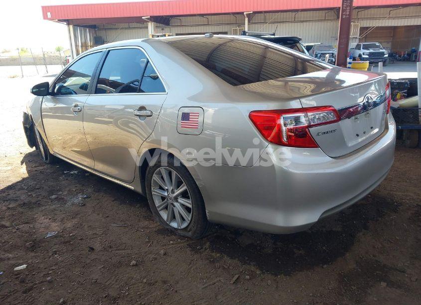 Photo 3 of 2014 Toyota Camry XLE (VIN 4T4BF1FK6ER340292)
