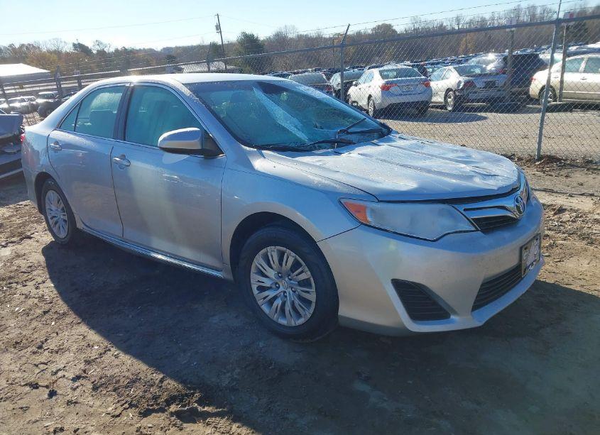 2014 Toyota Camry LE (VIN 4T4BF1FK6ER341829) main photo