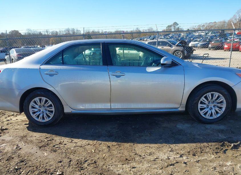 Photo 13 of 2014 Toyota Camry LE (VIN 4T4BF1FK6ER341829)