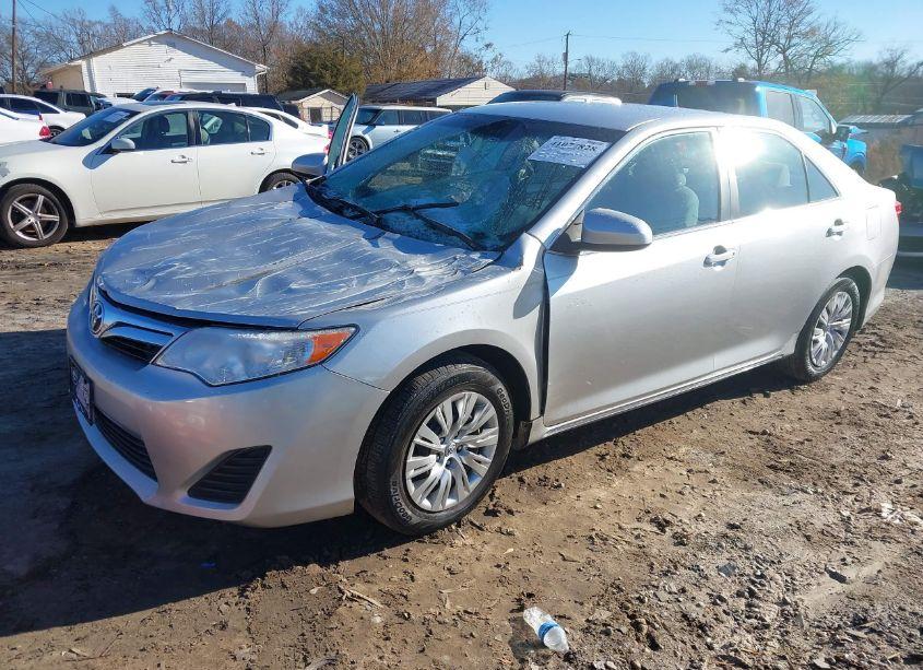 Photo 2 of 2014 Toyota Camry LE (VIN 4T4BF1FK6ER341829)