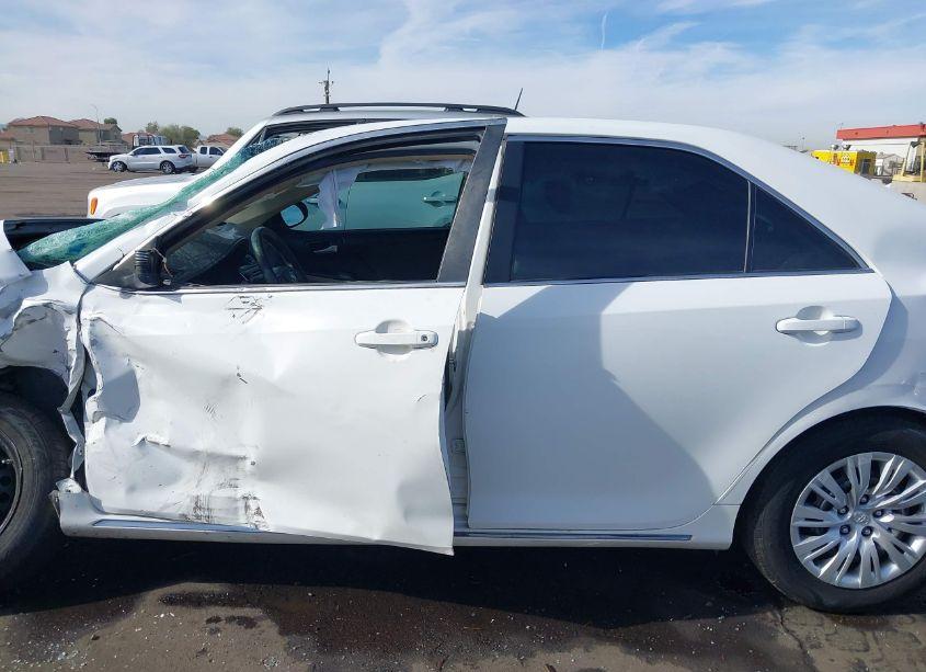 Photo 15 of 2014 Toyota Camry LE (VIN 4T4BF1FK6ER343032)