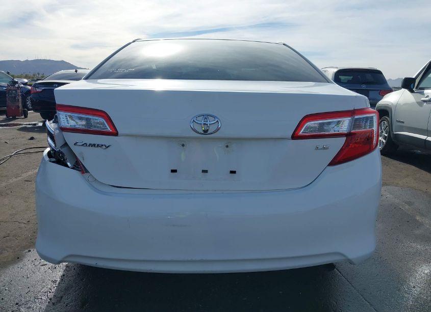Photo 17 of 2014 Toyota Camry LE (VIN 4T4BF1FK6ER343032)