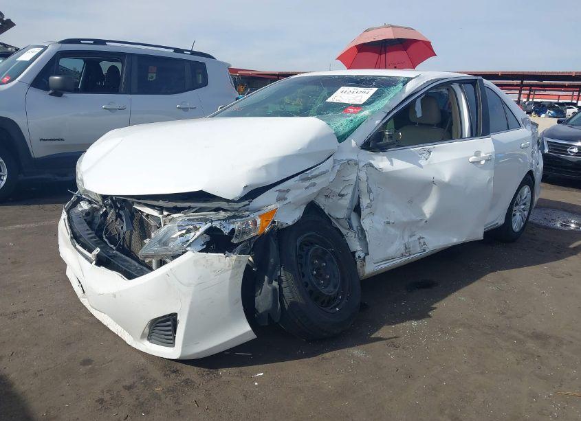 Photo 2 of 2014 Toyota Camry LE (VIN 4T4BF1FK6ER343032)