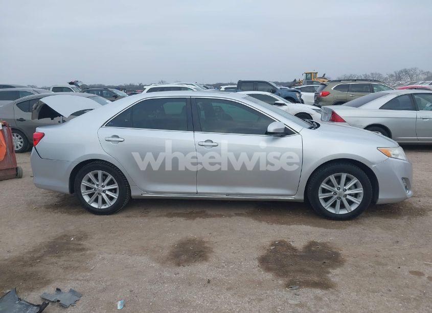 Photo 13 of 2014 Toyota Camry XLE (VIN 4T4BF1FK6ER351874)