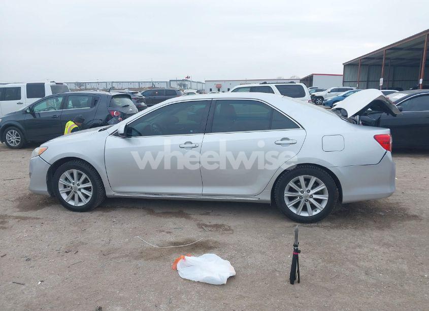 Photo 14 of 2014 Toyota Camry XLE (VIN 4T4BF1FK6ER351874)