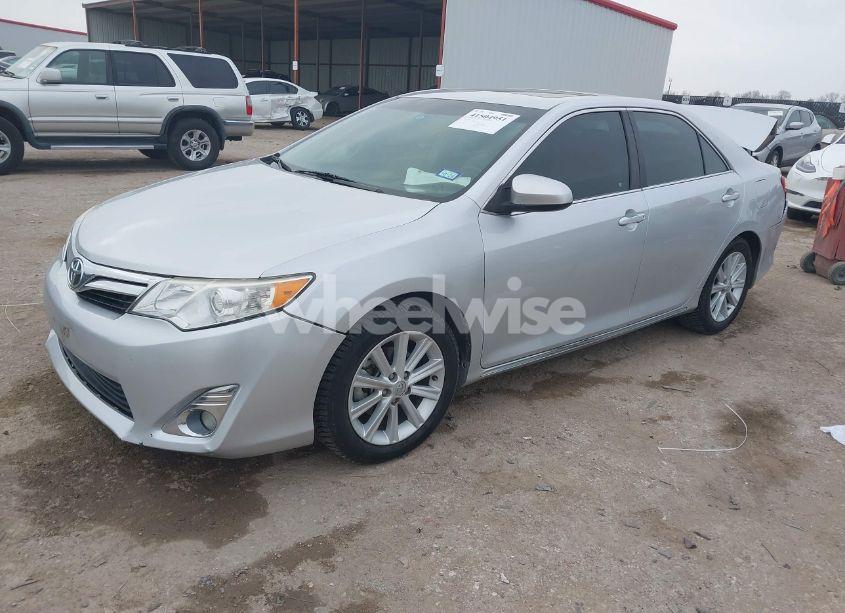 Photo 2 of 2014 Toyota Camry XLE (VIN 4T4BF1FK6ER351874)