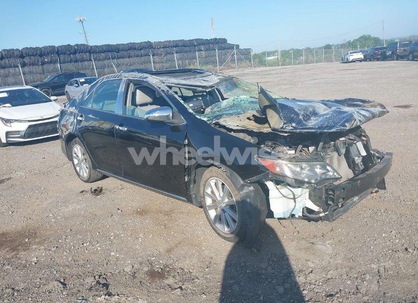 2014 Toyota Camry XLE (VIN 4T4BF1FK6ER359649) main photo