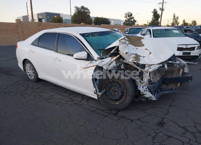 2014 Toyota Camry LE (VIN 4T4BF1FK6ER367413) main photo