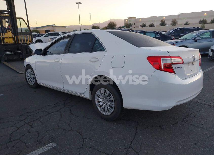 Photo 3 of 2014 Toyota Camry LE (VIN 4T4BF1FK6ER367413)