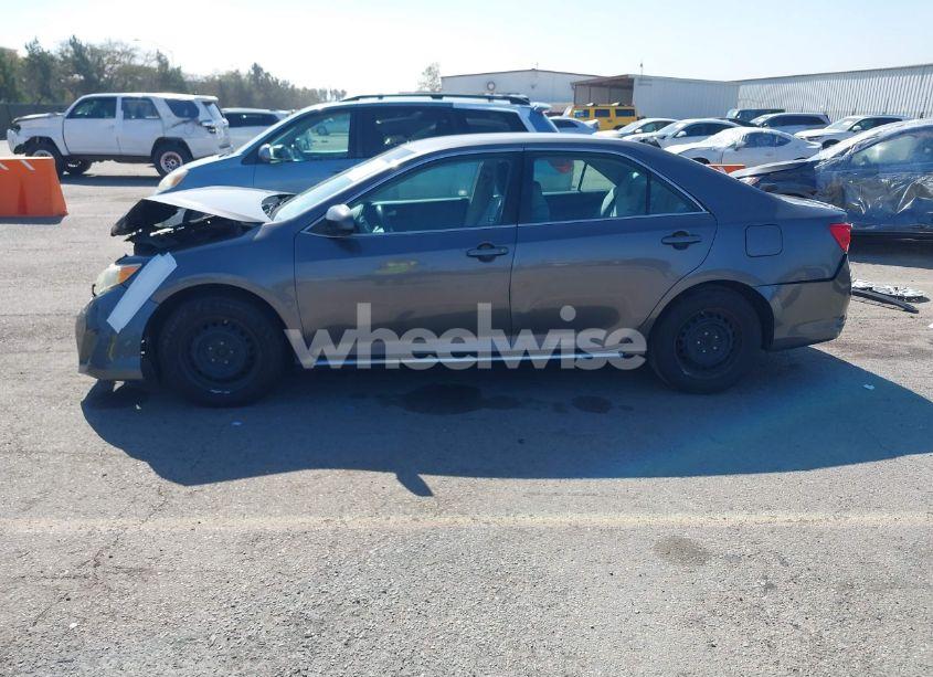 Photo 15 of 2014 Toyota Camry LE (VIN 4T4BF1FK6ER372031)