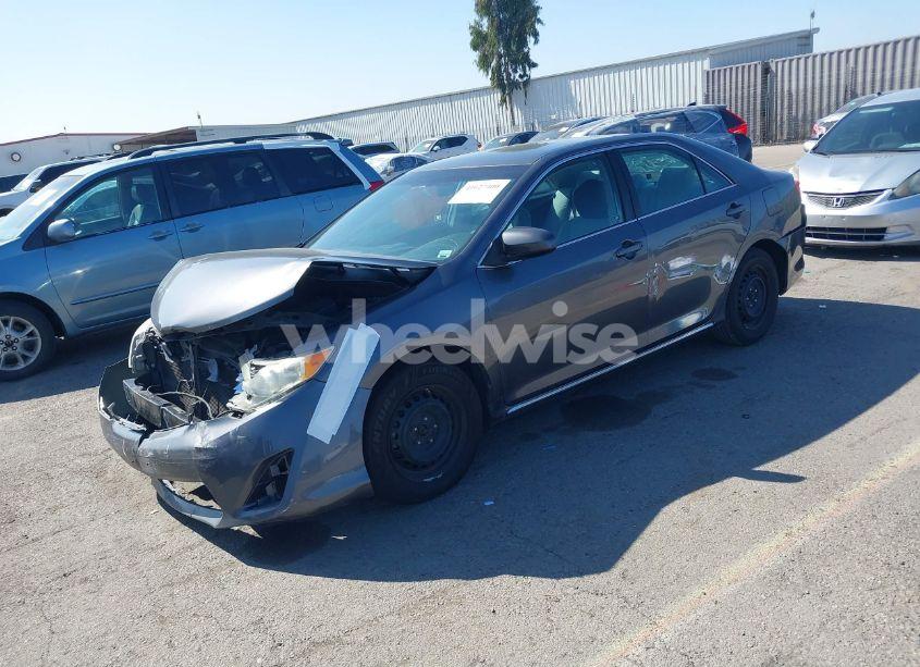 Photo 2 of 2014 Toyota Camry LE (VIN 4T4BF1FK6ER372031)