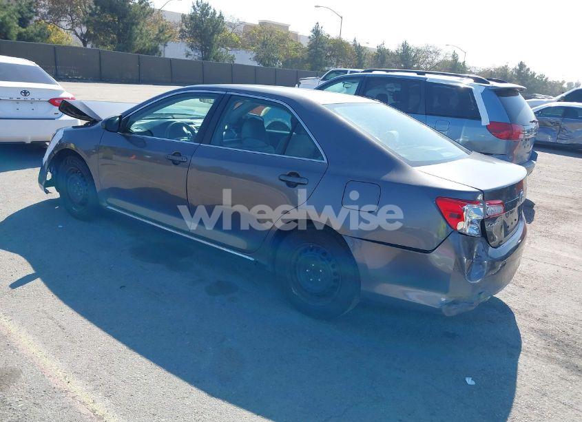 Photo 3 of 2014 Toyota Camry LE (VIN 4T4BF1FK6ER372031)