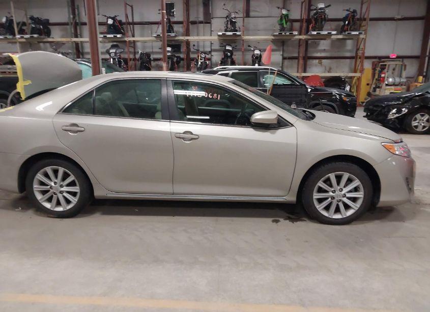 Photo 13 of 2014 Toyota Camry XLE (VIN 4T4BF1FK6ER402077)