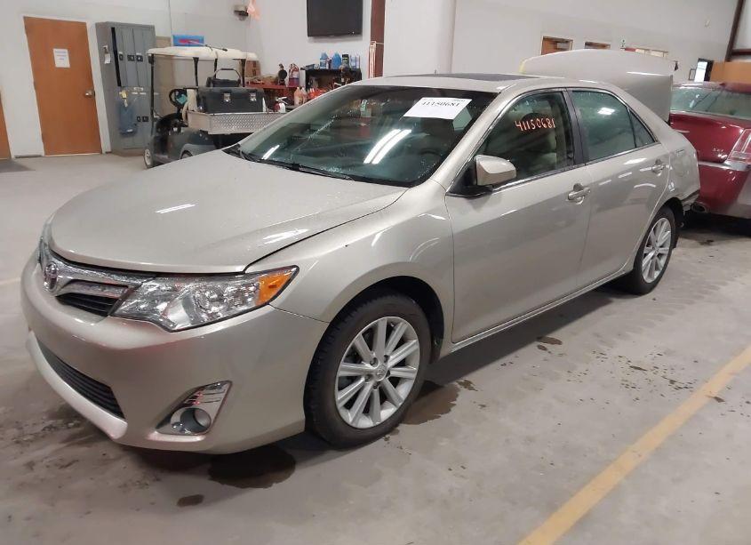 Photo 2 of 2014 Toyota Camry XLE (VIN 4T4BF1FK6ER402077)