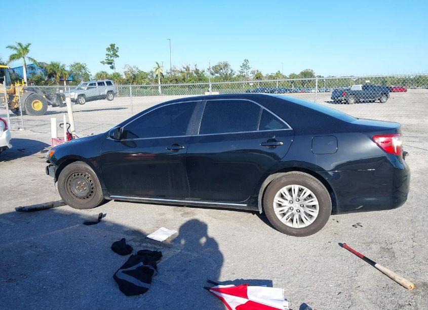 Photo 14 of 2014 Toyota Camry LE (VIN 4T4BF1FK6ER408820)