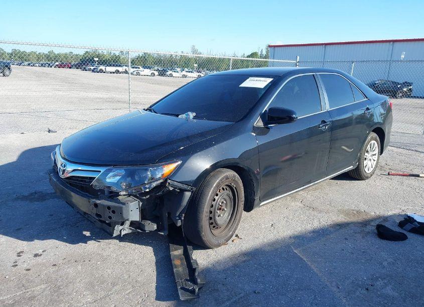 Photo 2 of 2014 Toyota Camry LE (VIN 4T4BF1FK6ER408820)