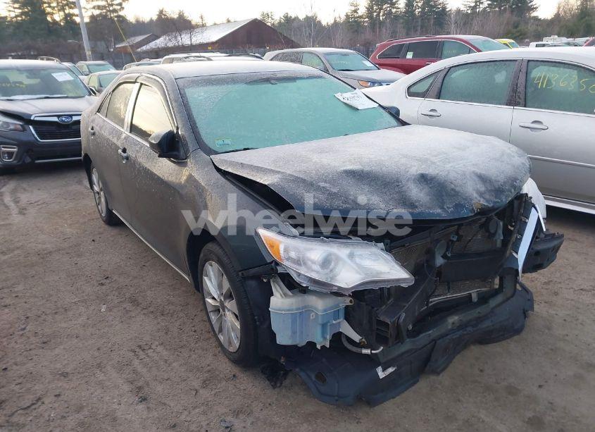 2014 Toyota Camry LE (VIN 4T4BF1FK6ER415640) main photo