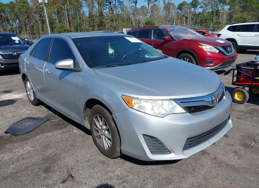 2014 Toyota Camry LE (VIN 4T4BF1FK6ER426945) main photo