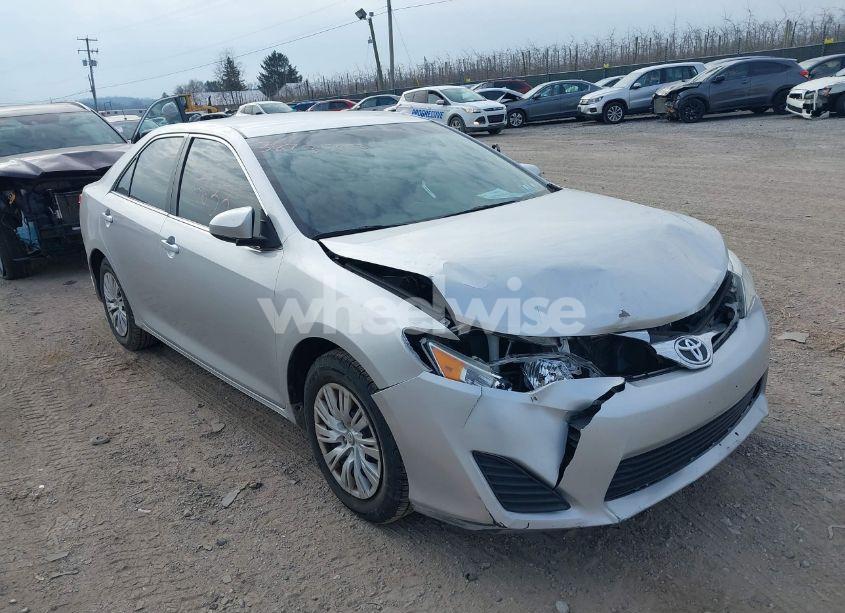 2014 Toyota Camry LE (VIN 4T4BF1FK6ER428436) main photo