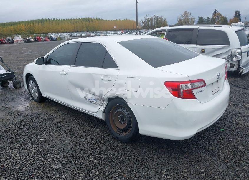 Photo 3 of 2014 Toyota Camry LE (VIN 4T4BF1FK6ER428744)