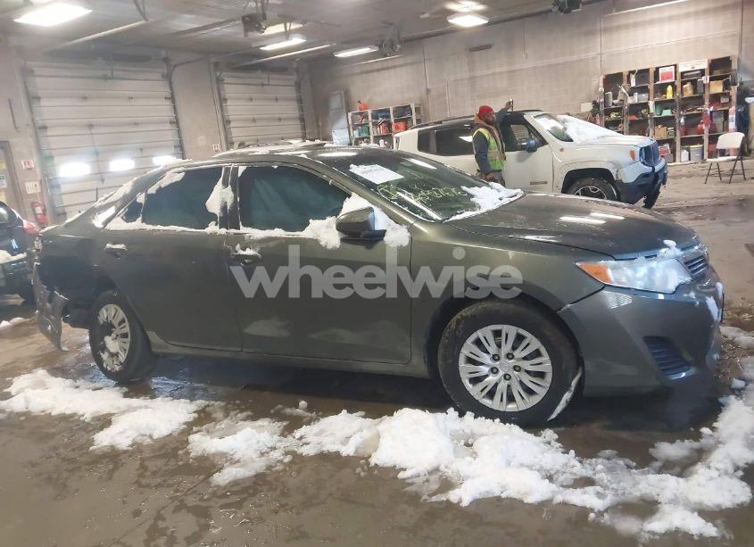 Photo 13 of 2014 Toyota Camry L (VIN 4T4BF1FK6ER438125)
