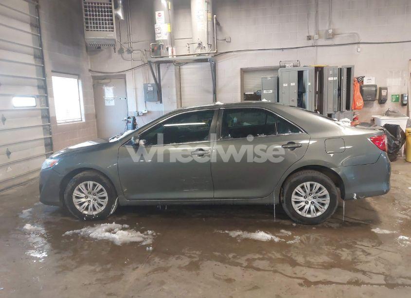 Photo 14 of 2014 Toyota Camry L (VIN 4T4BF1FK6ER438125)