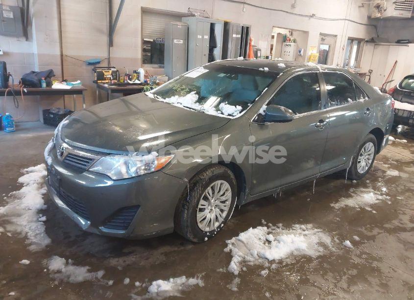 Photo 2 of 2014 Toyota Camry L (VIN 4T4BF1FK6ER438125)