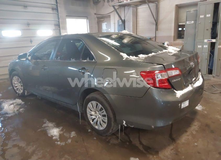 Photo 3 of 2014 Toyota Camry L (VIN 4T4BF1FK6ER438125)