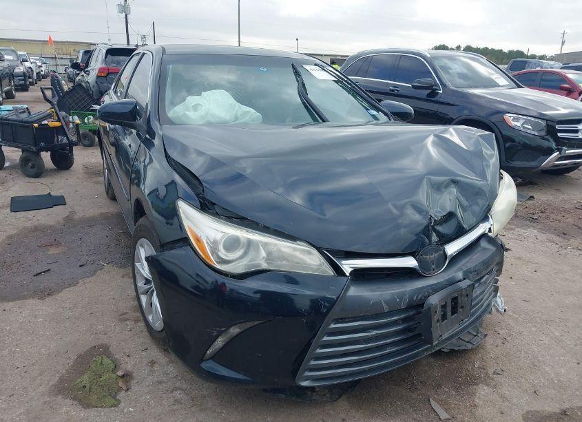 2015 Toyota Camry LE (VIN 4T4BF1FK6FR445416) main photo