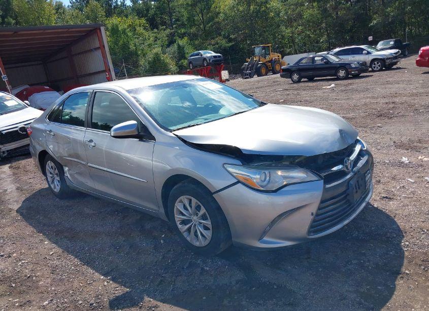 2015 Toyota Camry LE (VIN 4T4BF1FK6FR497922) main photo
